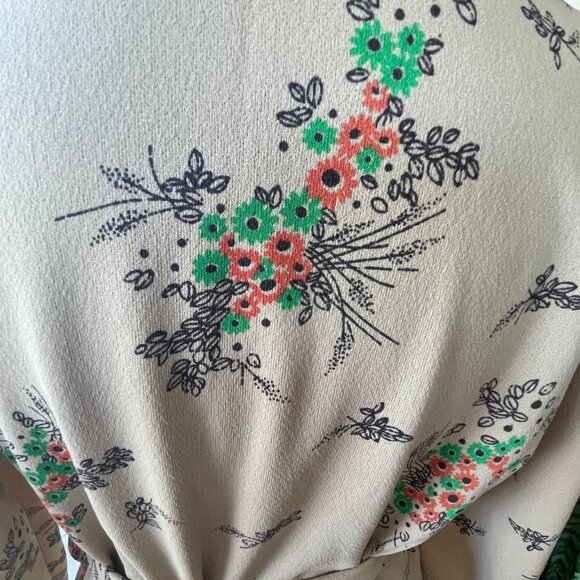 Vintage 70s house dress, light taupe with orange and green floral, light weight - Picture 9 of 9
